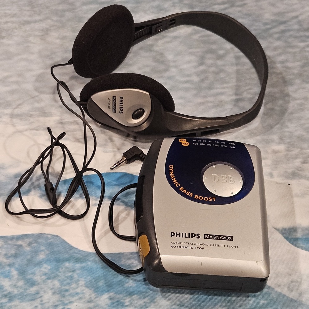 Philips Magnavox AQ6581 Cassette‎ Player AM/FM Radio Walkman+Headphones UNTESTED